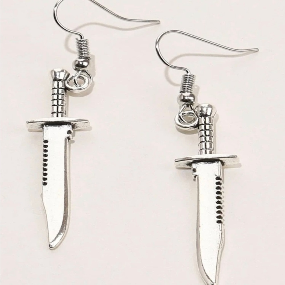 🦋 3/$24 Silver dagger sword earrings / NWOT - Picture 2 of 3